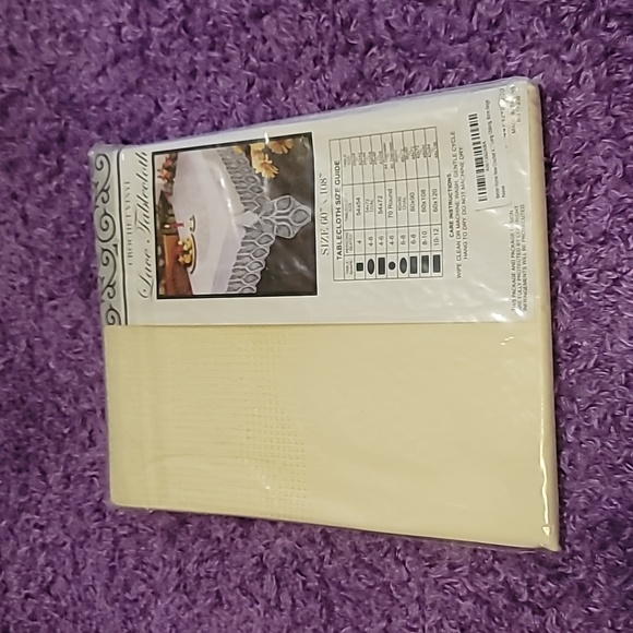 New tablecloth - Picture 3 of 3